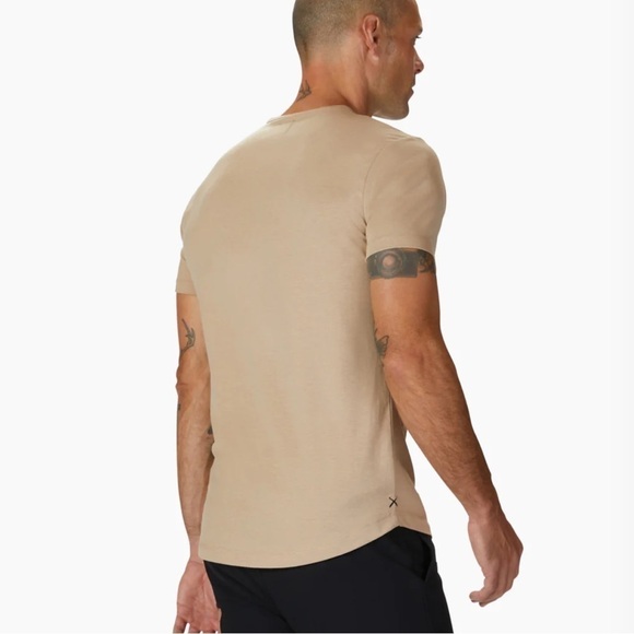 Cuts T-Shirt Curve Hem Crew Neck Pyca Pro Short Sleeve Large NWOT - Picture 2 of 9